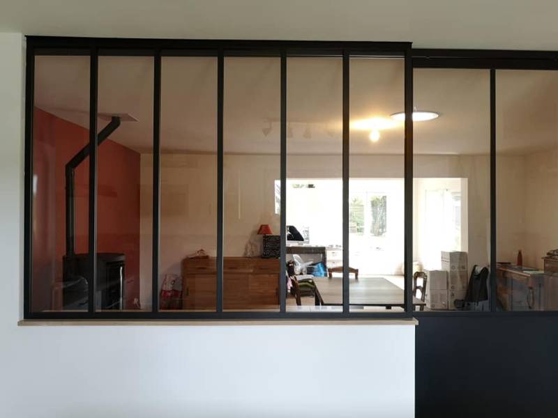 Création et fabrication d'une verrière atelier alu noir mat avec porte coulissante 6 ventaux en verre clair à Blanquefort