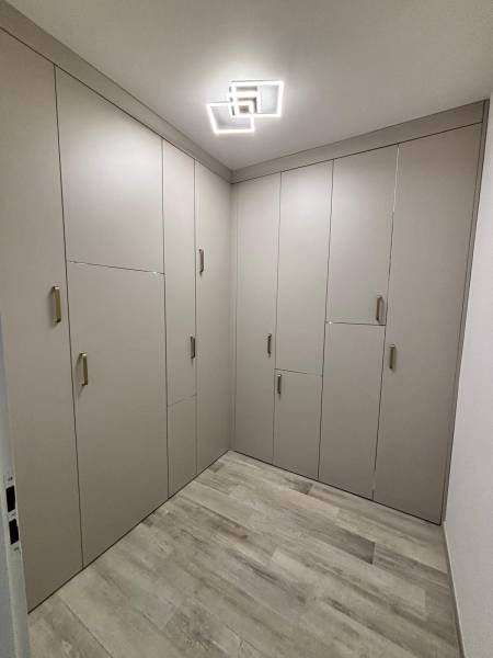 Conception et fabrication d'un dressing avec éclairage LED intégré à Budos près de La Brède en Gironde