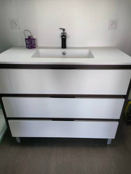 Installation meuble de salle de bains blanc laqué au taillan Médoc