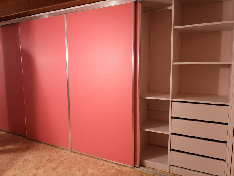 Dressing avec portes coulissantes à Bazas