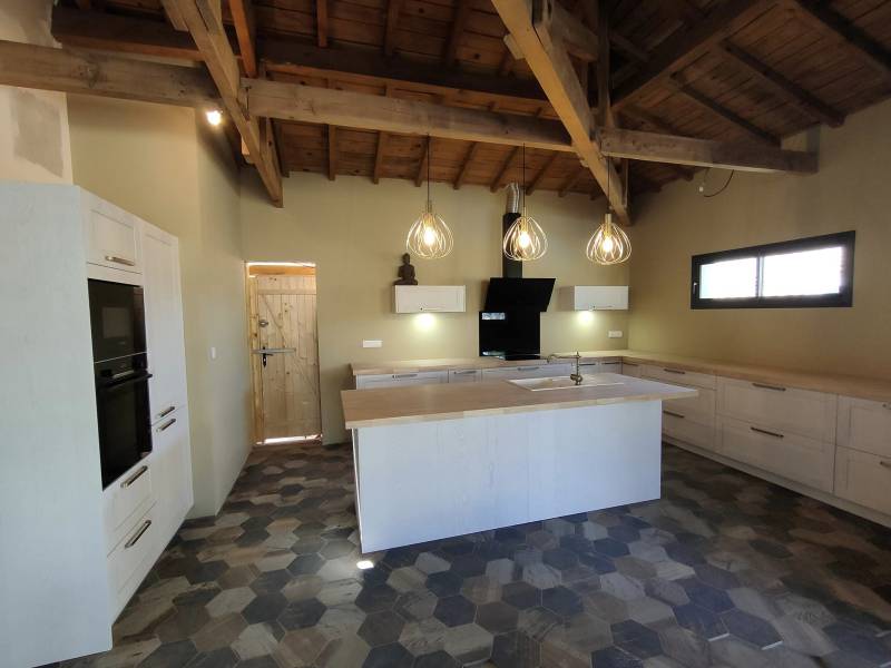 Réalisation d'une cuisine sur-mesure en bois massif à Cadaujac 