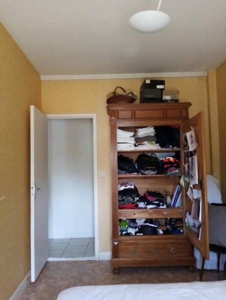 Ancienne armoire de rangement à transformer