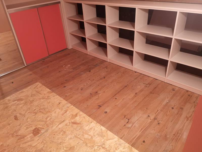 petit meuble sur mesure avec portes coulissantes à Bazas