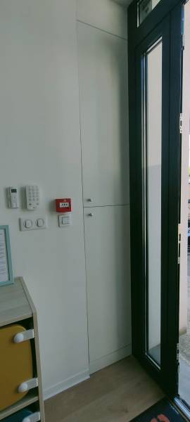 placard cache compteur électrique avec portes battantes sur mesure à floirac