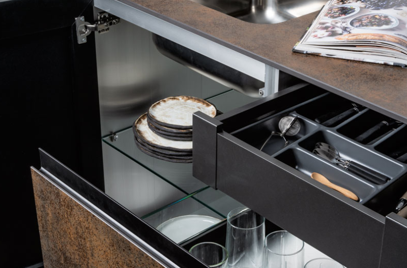 Cuisine d'été avec tiroirs et accessoires