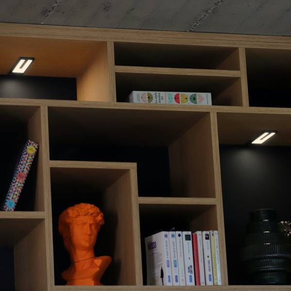 Eclairage dans placard de cuisine en bois extra plat à Léognan