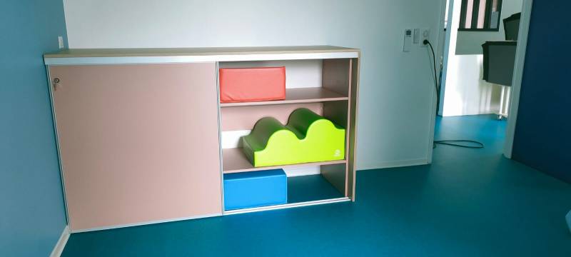 création d'un meuble bas pour rangement à étagères en mélaminé colori abrico à floirac