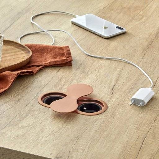 Prise ronde double cuivre avec usb en plan de travail ilôt