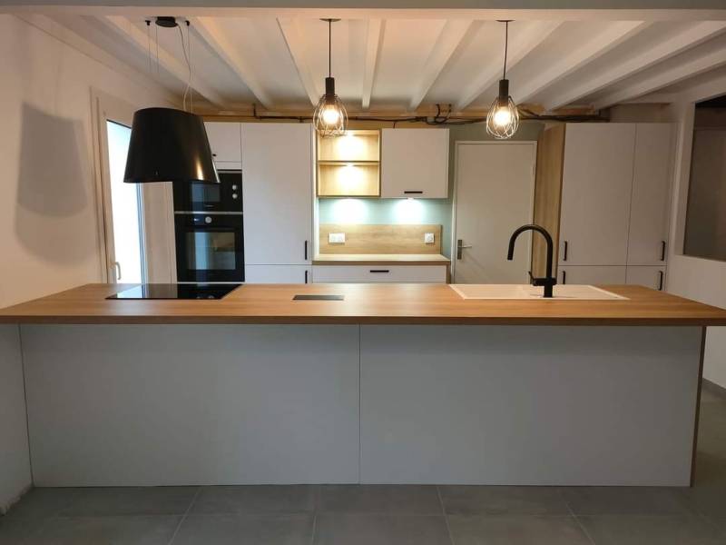 Îlot central évier cuisson 