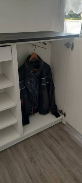 Meuble avec porte cintres télescopiques à Cestas