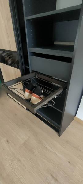 Installation d'un dressing sur-mesure avec troir range chaussures coulissant à Landiras proche de Bordeaux