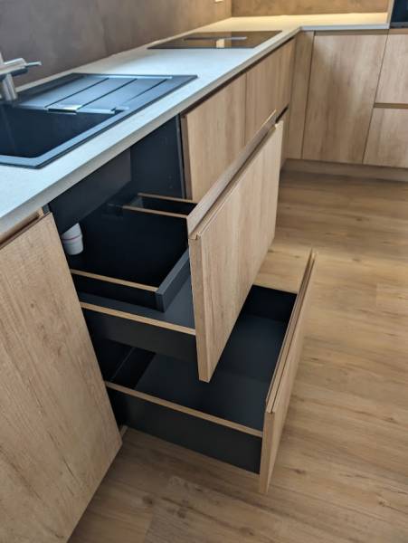 Cuisiniste sur mesure pas cher à Saint Selve avec meuble à tiroirs sous évier
