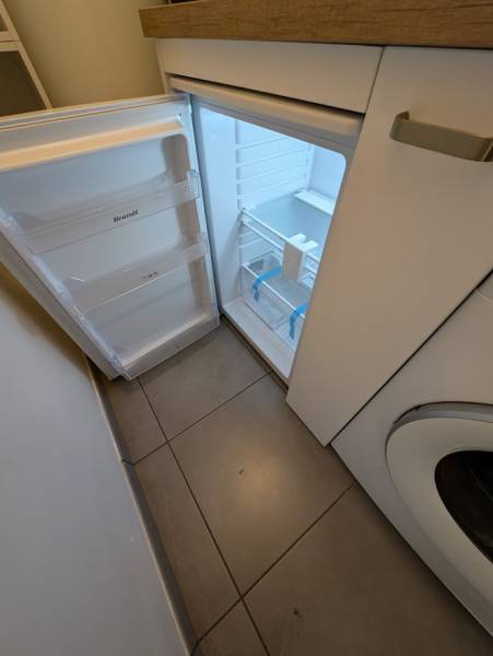 Fabriquer des meubles pour un cellier avec frigo top sous plan de travail à cazats en sud gironde