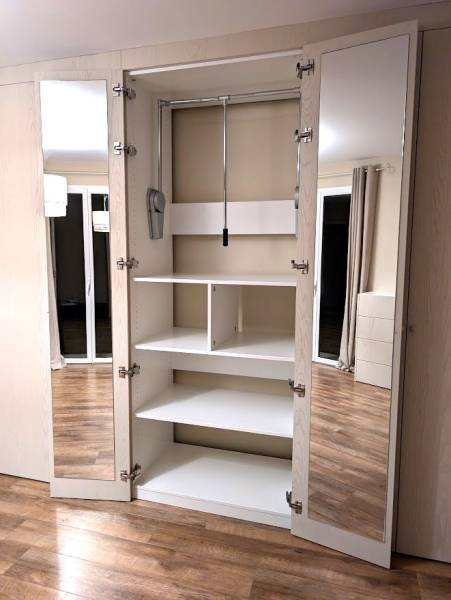 Dressing sur mesure avec portes battantes en bois à Landiras en Sud Gironde