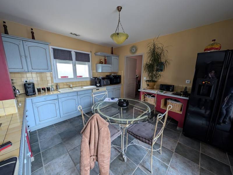 Avant / Après changement de façades de portes de meubles de cuisine à guillos