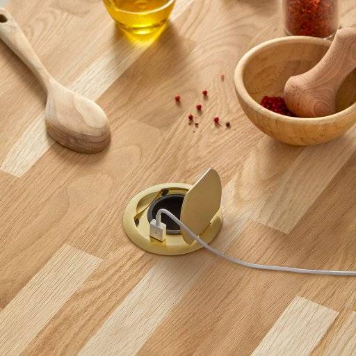 Prise ronde simple laiton avec usb en plan de travail ilôt