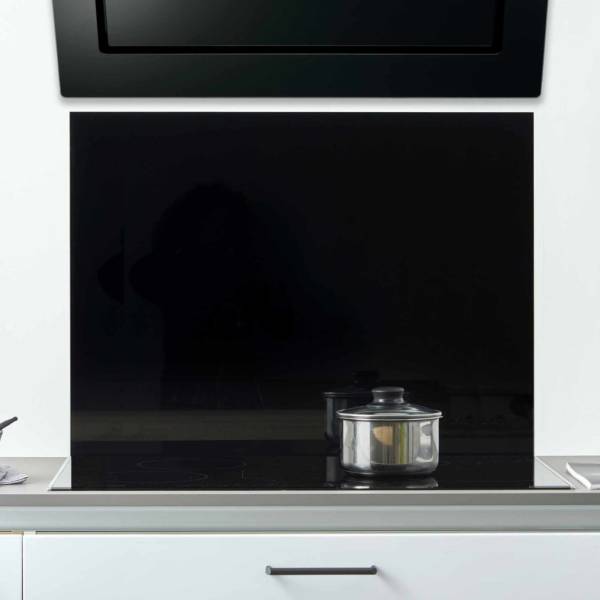 Quel cuisiniste propose des crédences en verre personnalisée à La Brède