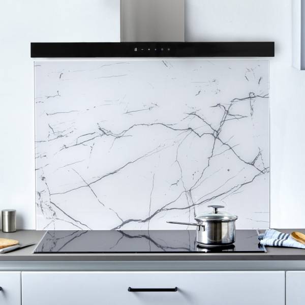 Crédence en verre derrière la cuisson dans cuisine sur mesure à La Brède