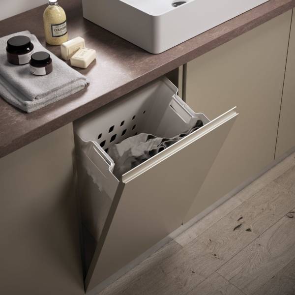 Meuble panier à linge basculant vers l'avant pour salle de bains sur mesure à Bordeaux